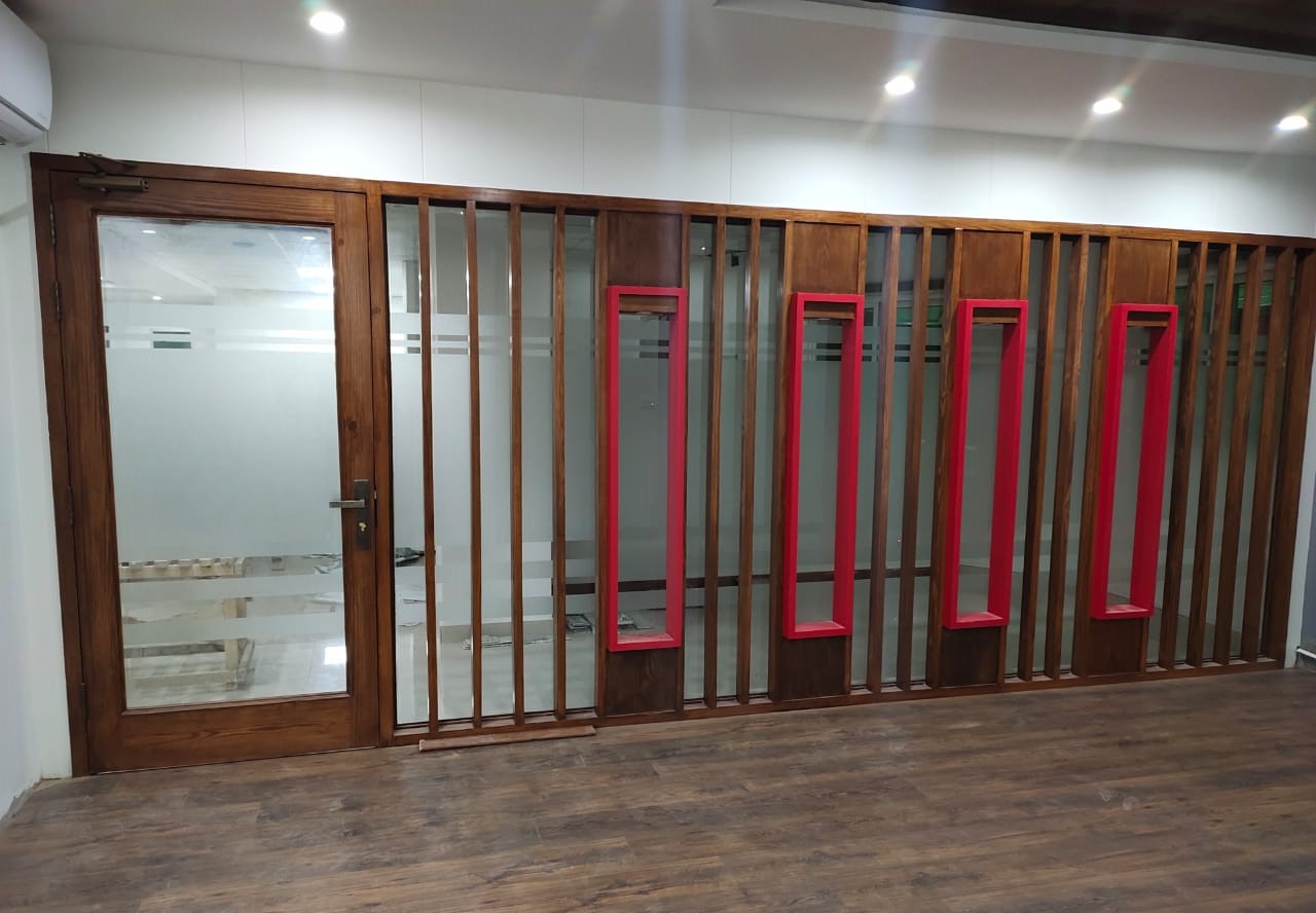 KK-net-office-outer-wooden-window